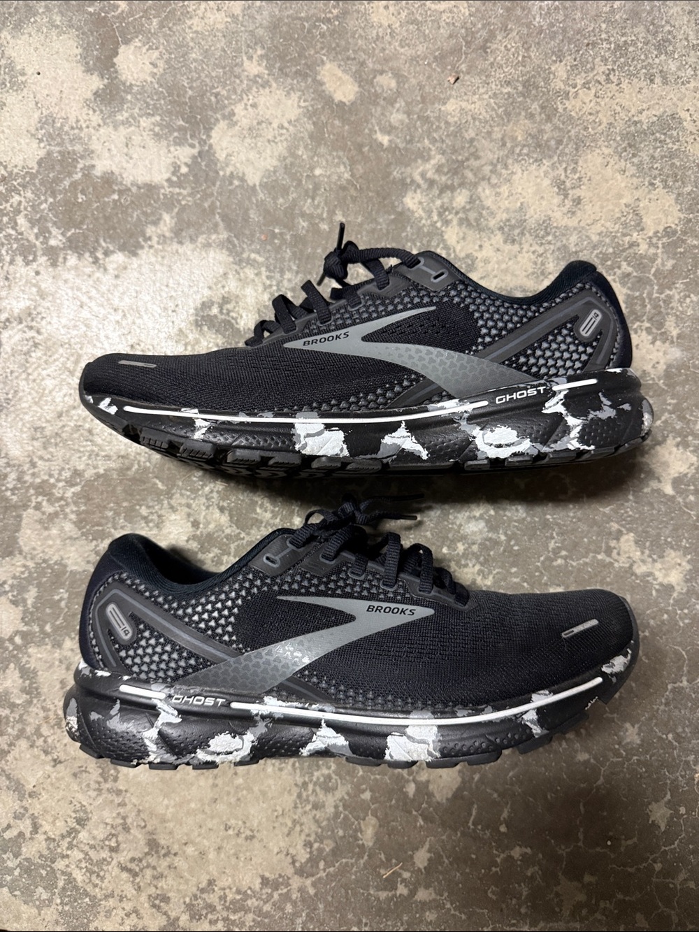 Brooks Ghost 14 Men's Running Shoes - Black and Gray